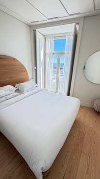 Very comfortable bed