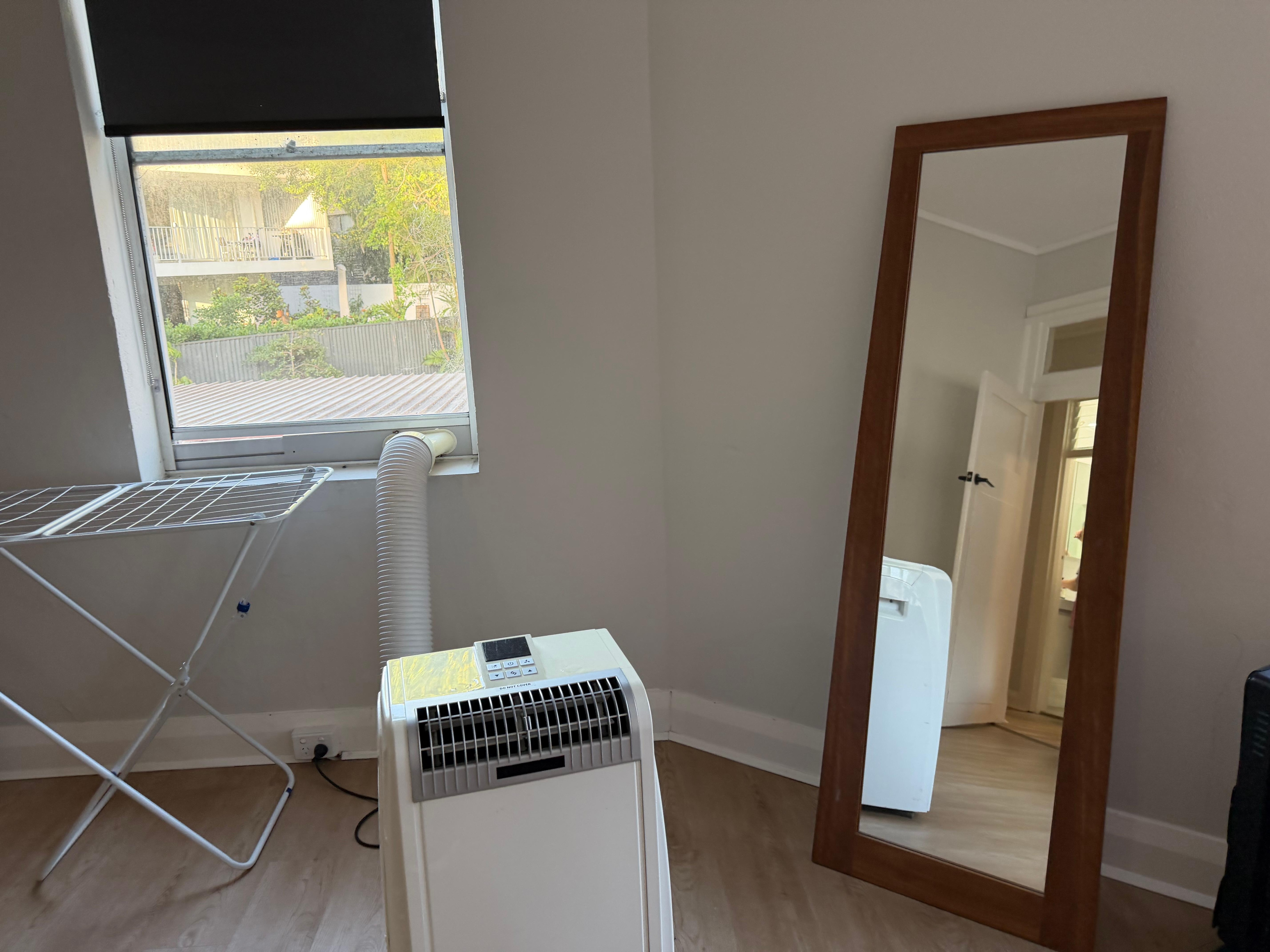 Only one functional dresser—the drawers were broken in master.  Other bedrooms had none. This window did not close 