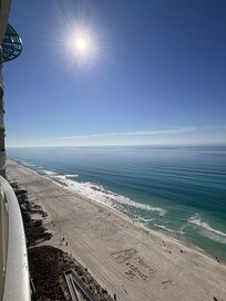 A few steps from principal pier