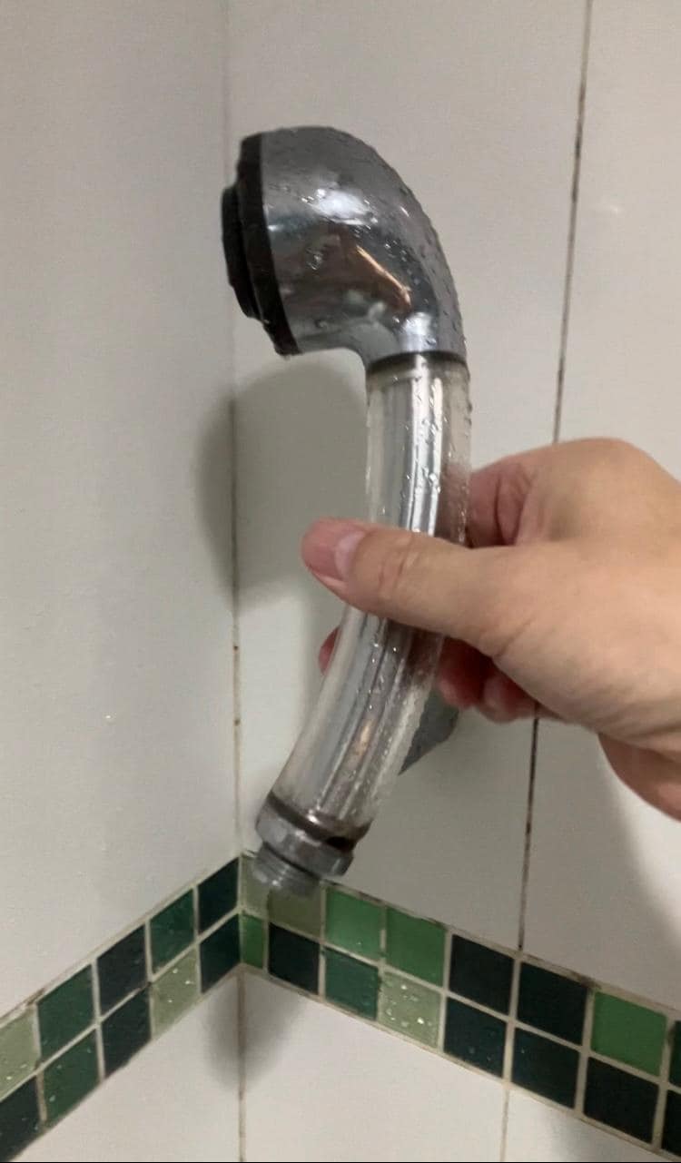 シャワーヘッドが外れたままでした