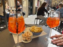 Many many places just a few steps away to eat and have an Aporel Spritz