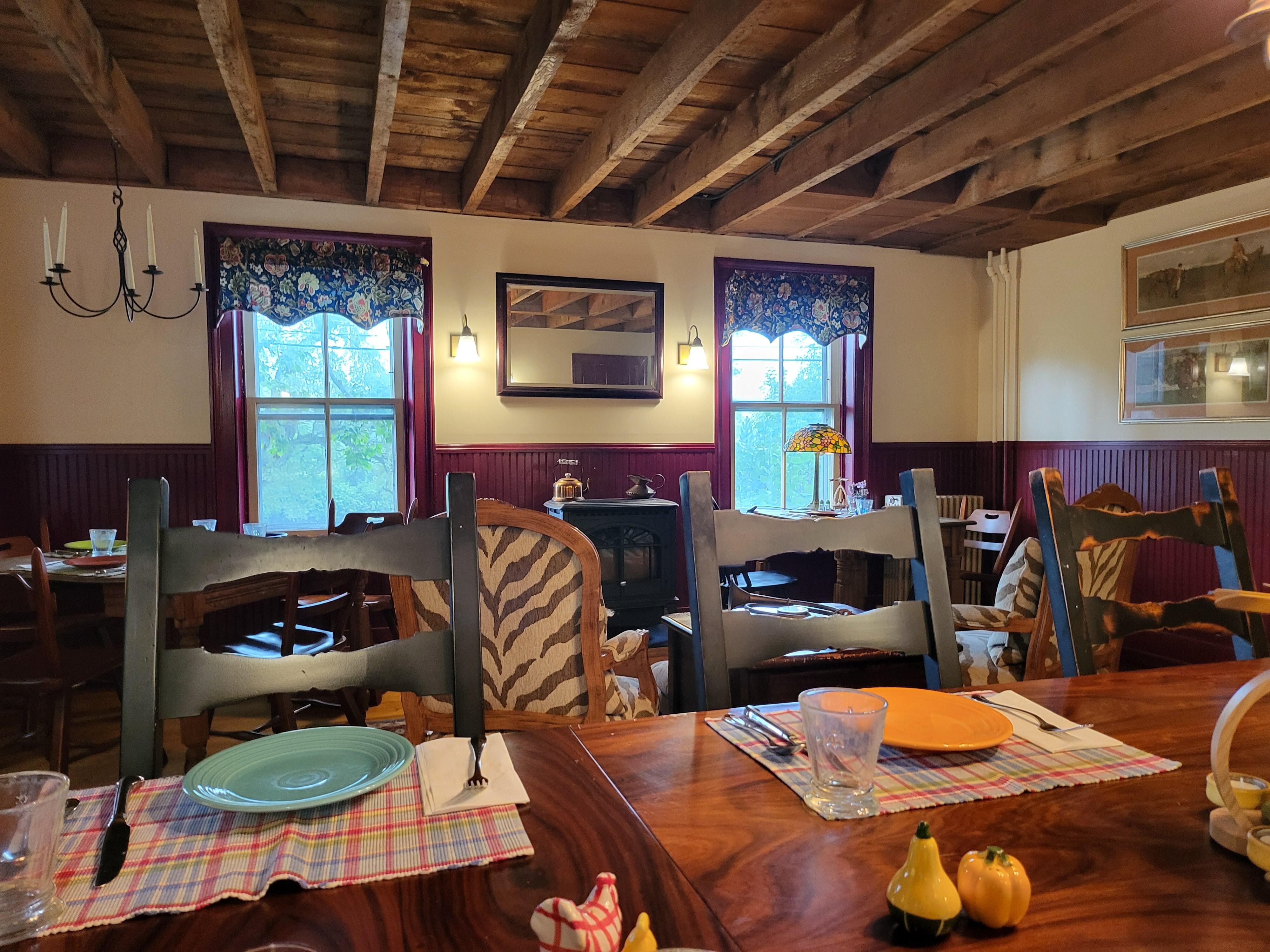 Dining area is beautiful 