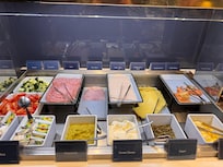 Litt uvant med guacomole og makrell på continental frokost.