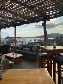 Roof top restaurant ( amazing drinks and food)