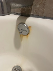 Óxido en la tina de baño.