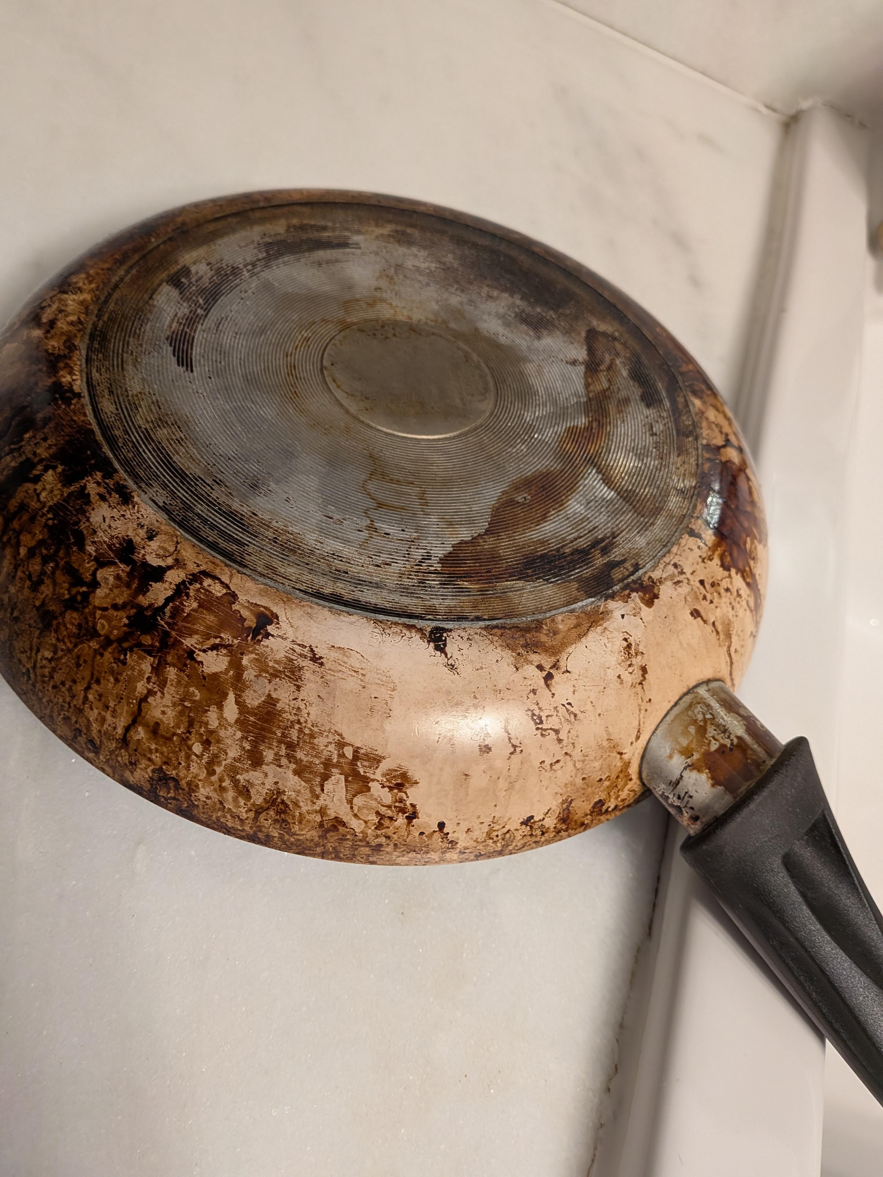 Filthy cookware. Yuck!!