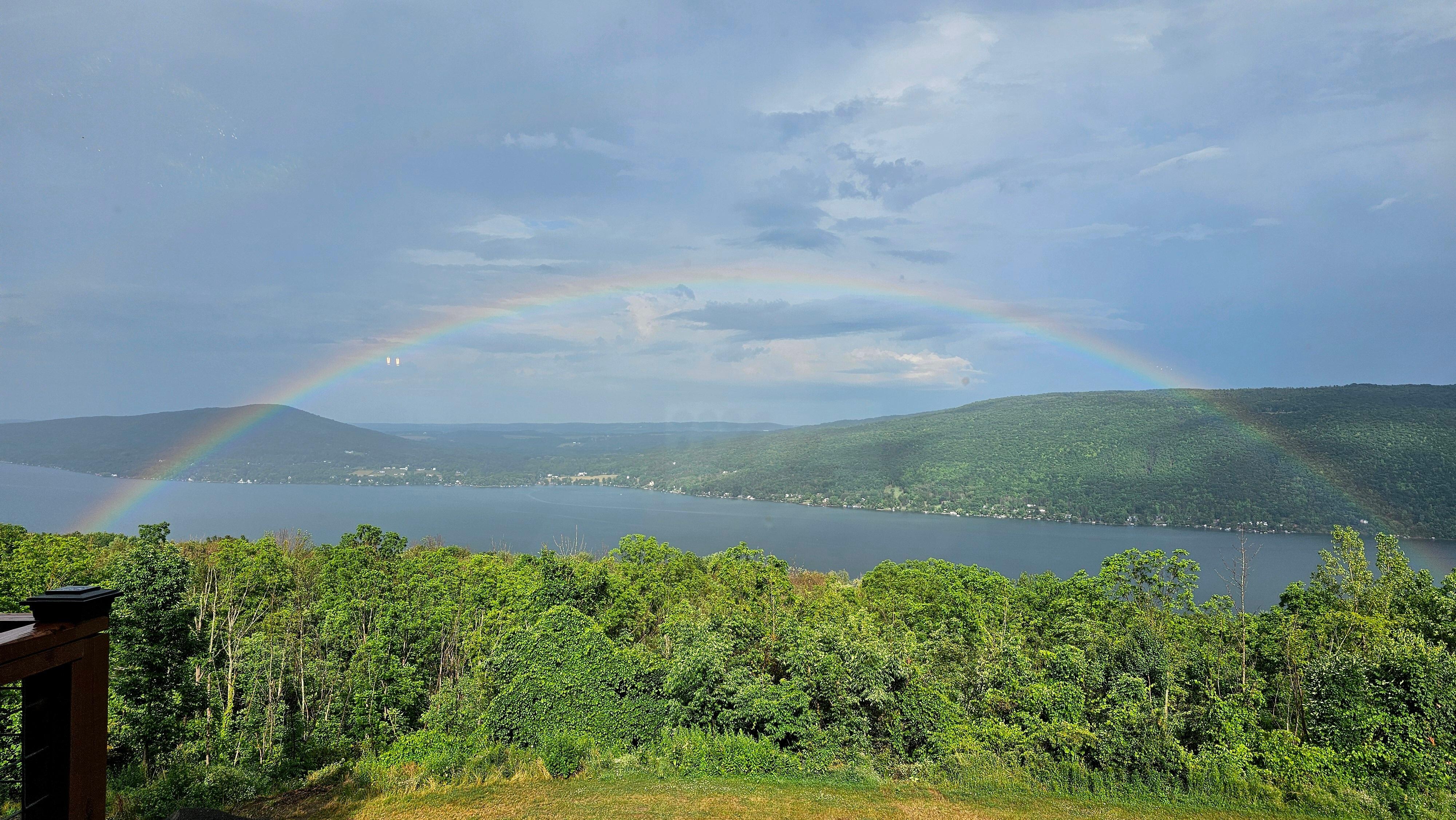 View from the living room with rainbow đ