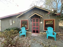 Front of cabin-so cute!!