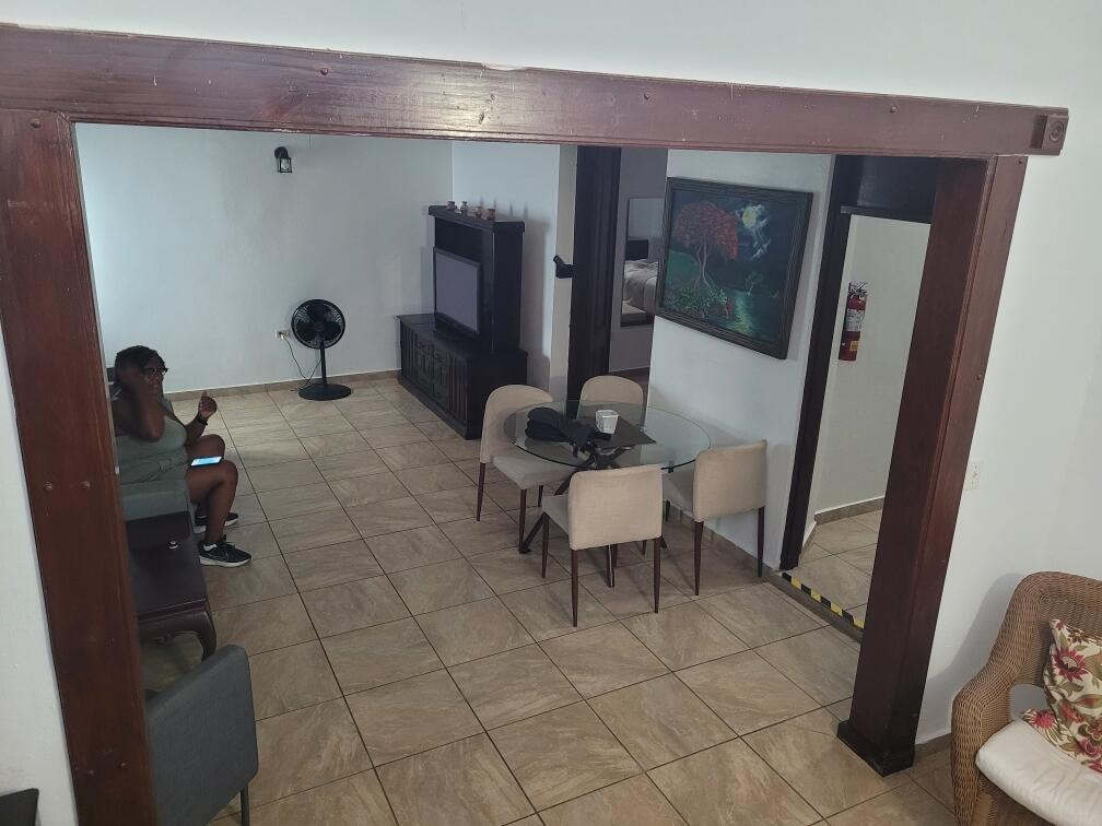 Living room/dining room