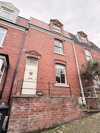 Space to pull on the front to unload car & silver street carpark is the nearest long stay. (The one on Cliff st is short stay)