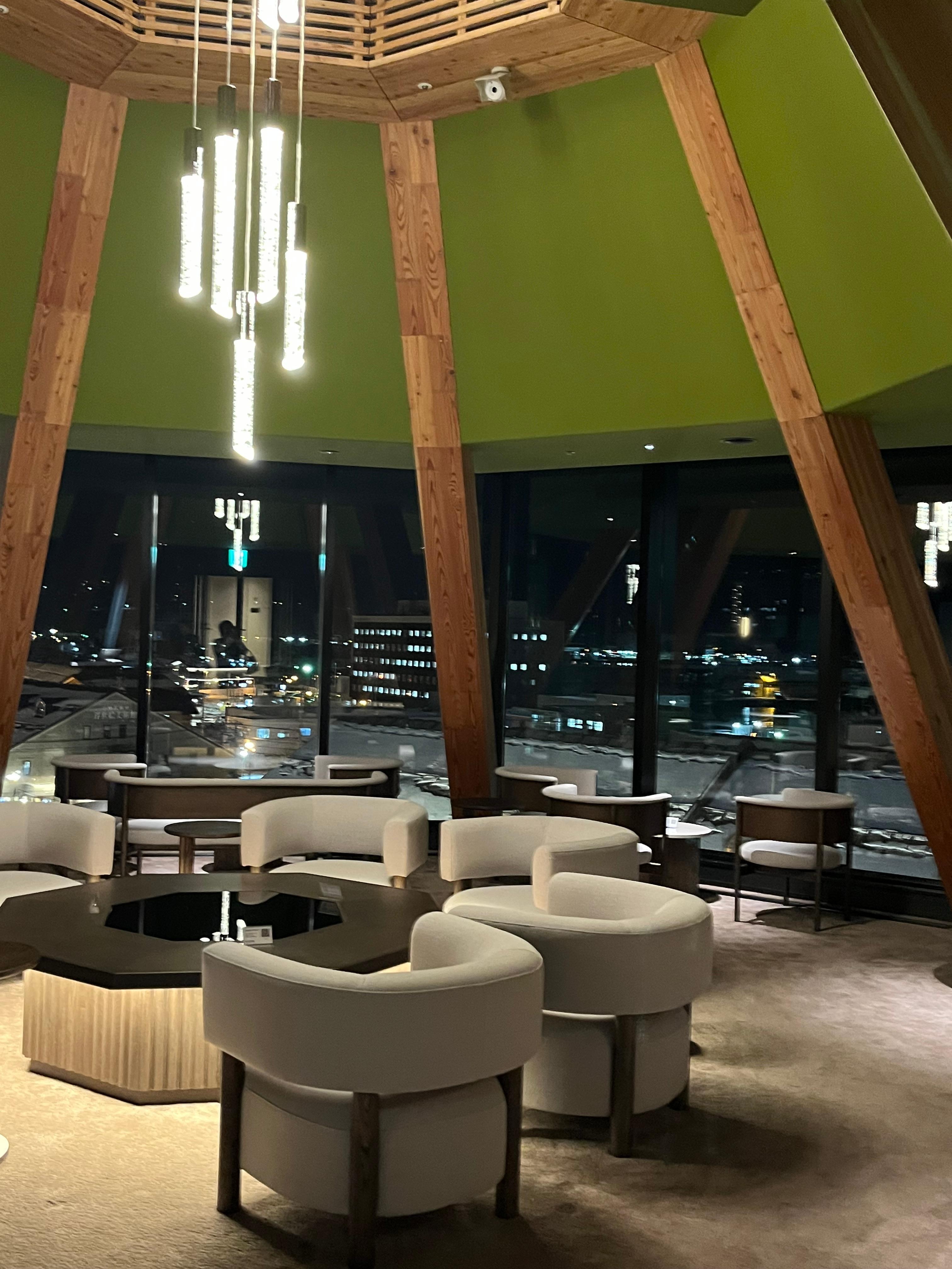 頂樓餐廳酒吧環境舒適，夜景好舒服