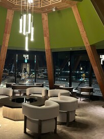 頂樓餐廳酒吧環境舒適,夜景好舒服