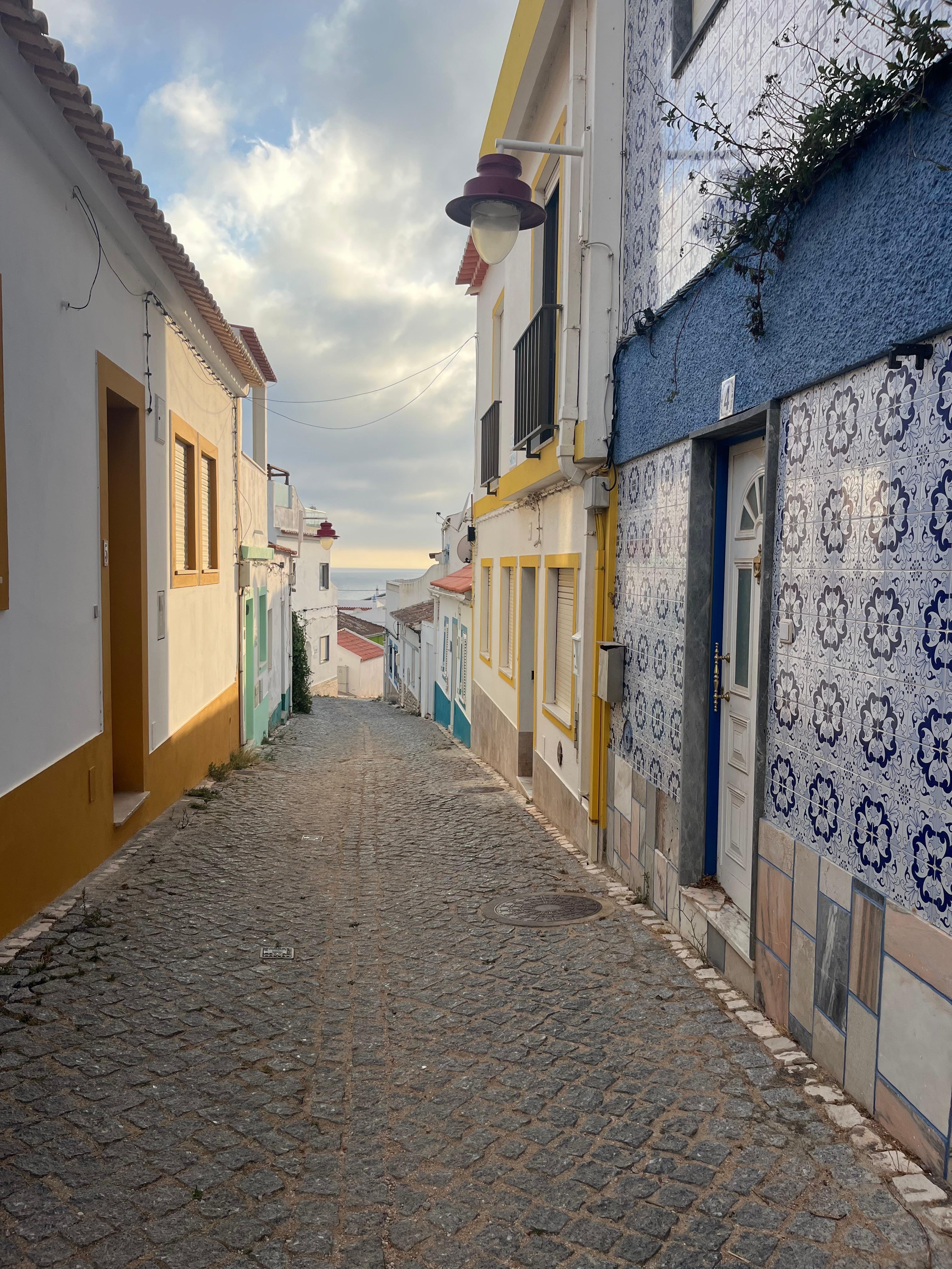 The narrow street from top of the hill