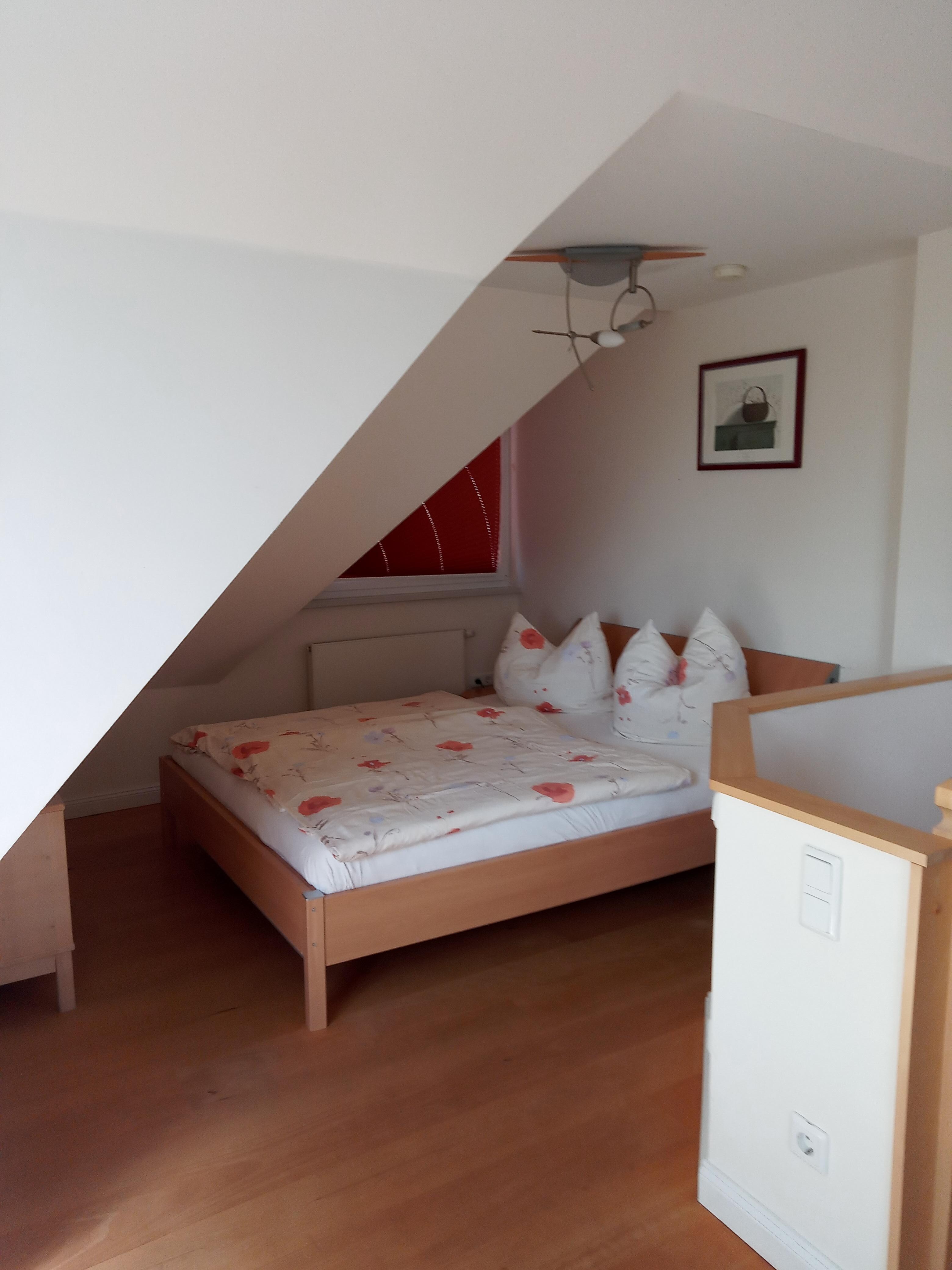 Schlafnische neben dem Wohnzimmer, zusätzlich zum separaten Schlafzimmer 