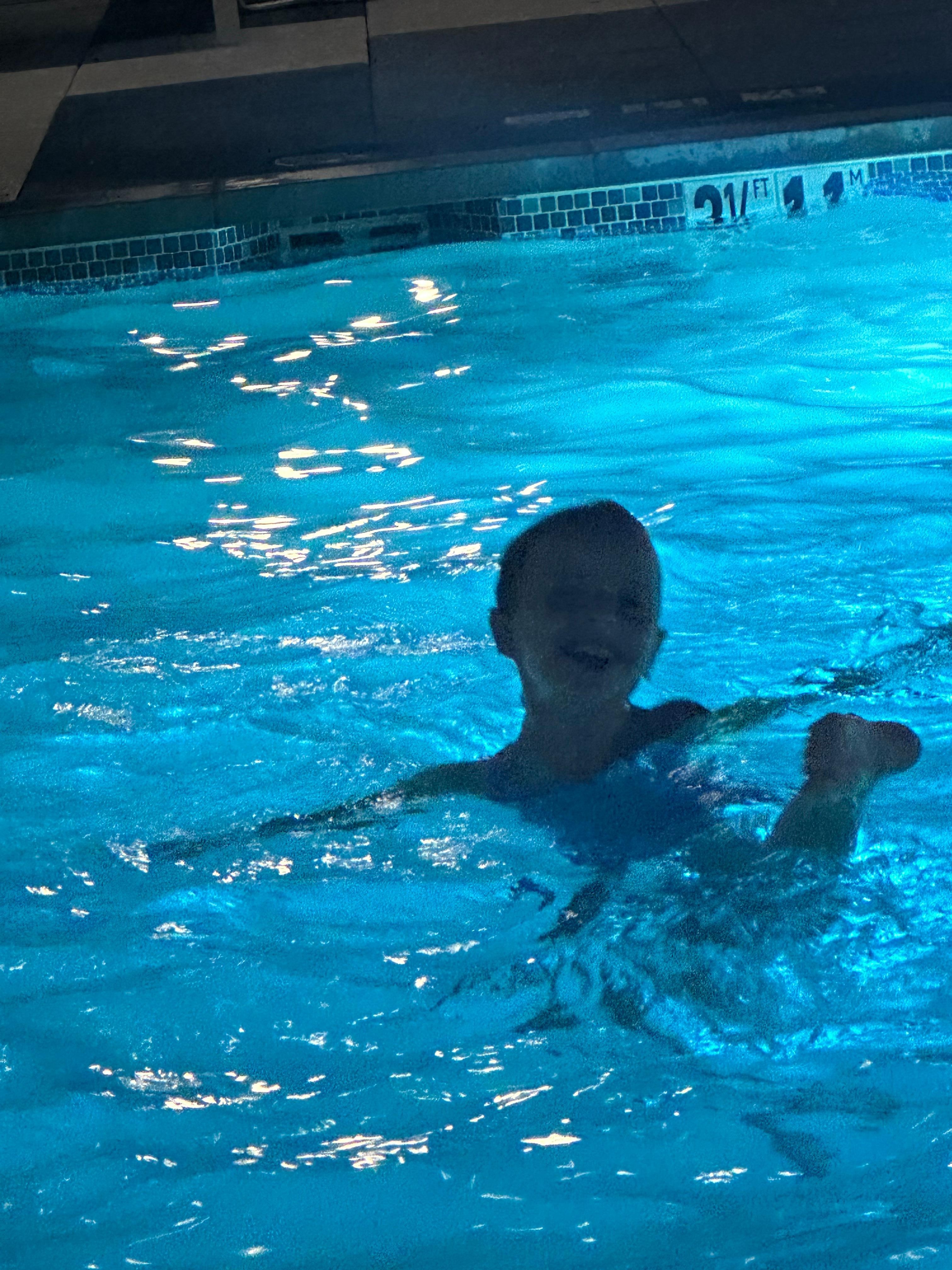 Nadando de noche 