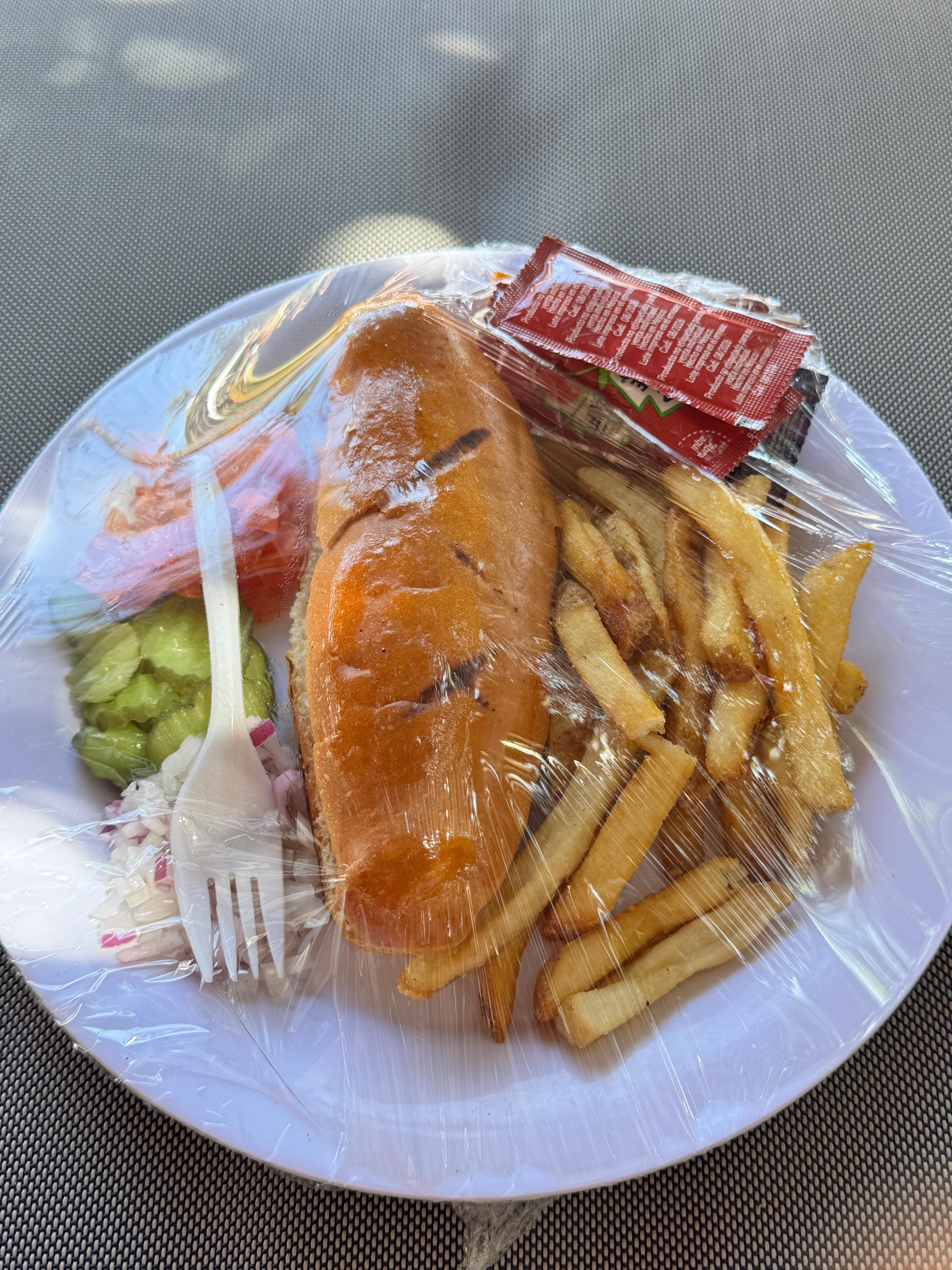 Dogos, hamburguesas y pizzas excelentes 