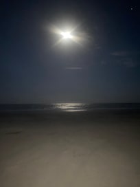 The moon over Galveston ❤️