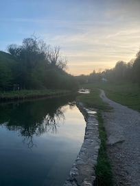 Wild swimming spot 1 minute walk away.
