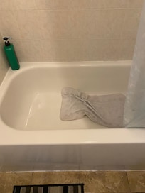 Tub with mat that nearly took me down more than a couple times.