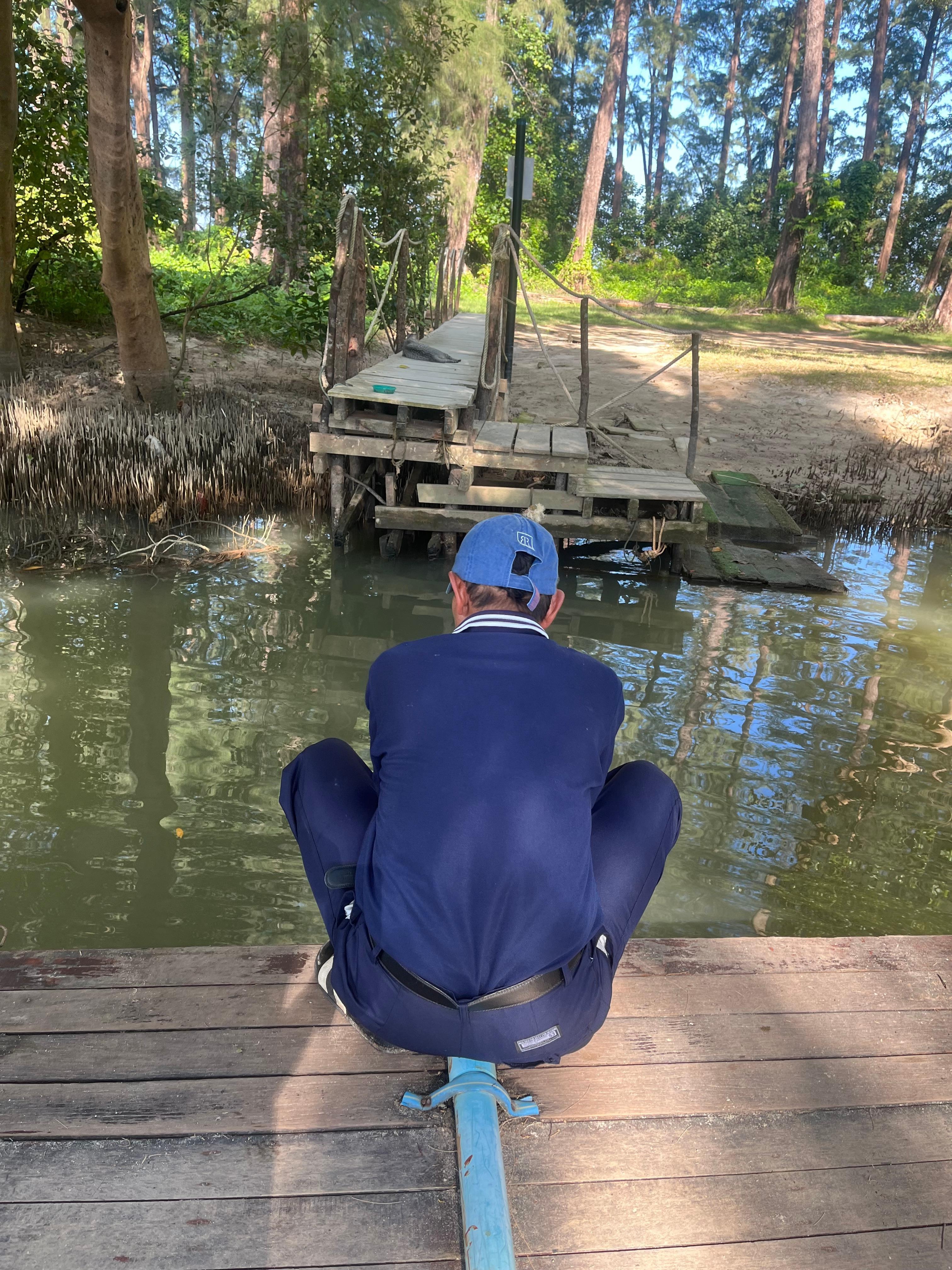 Hotel river raft 8am - 9pm