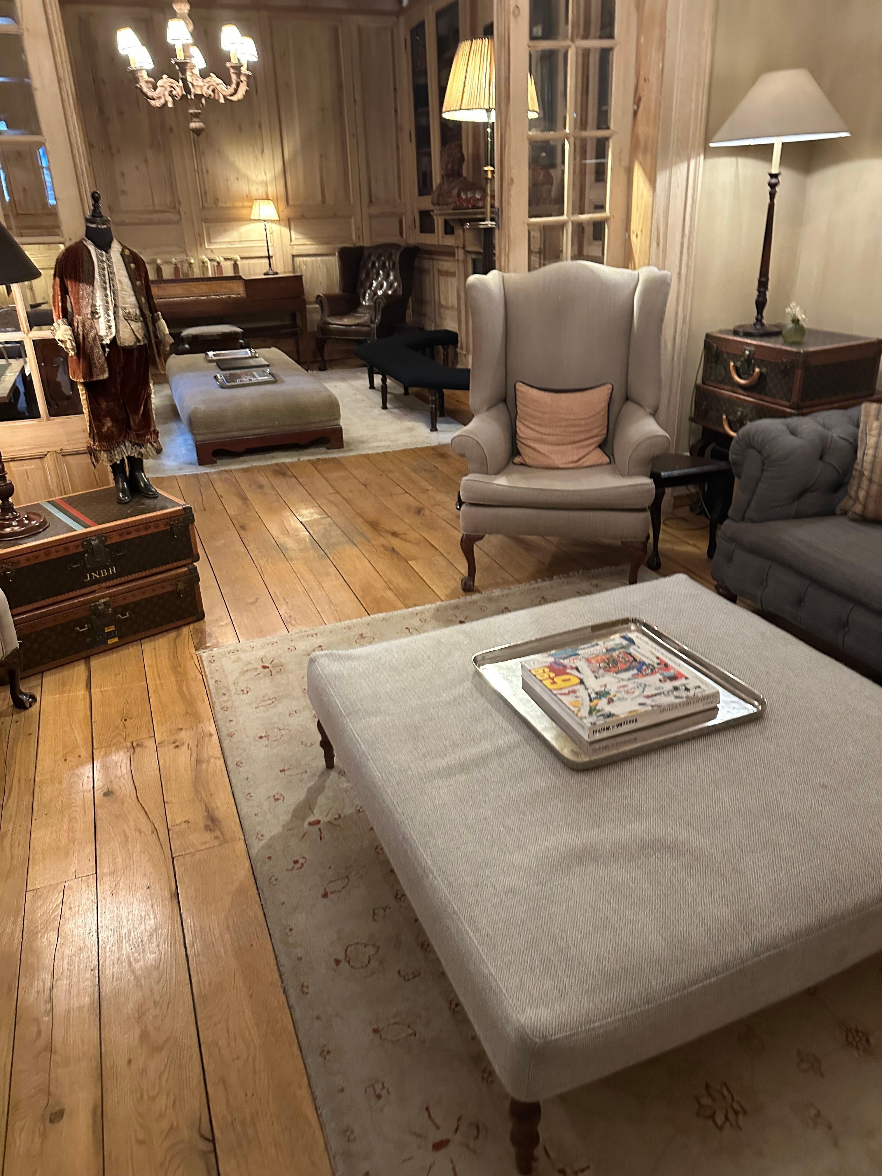 Several cozy common rooms to hang out 