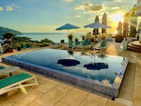 Pool kurz vor Sonnenuntergang