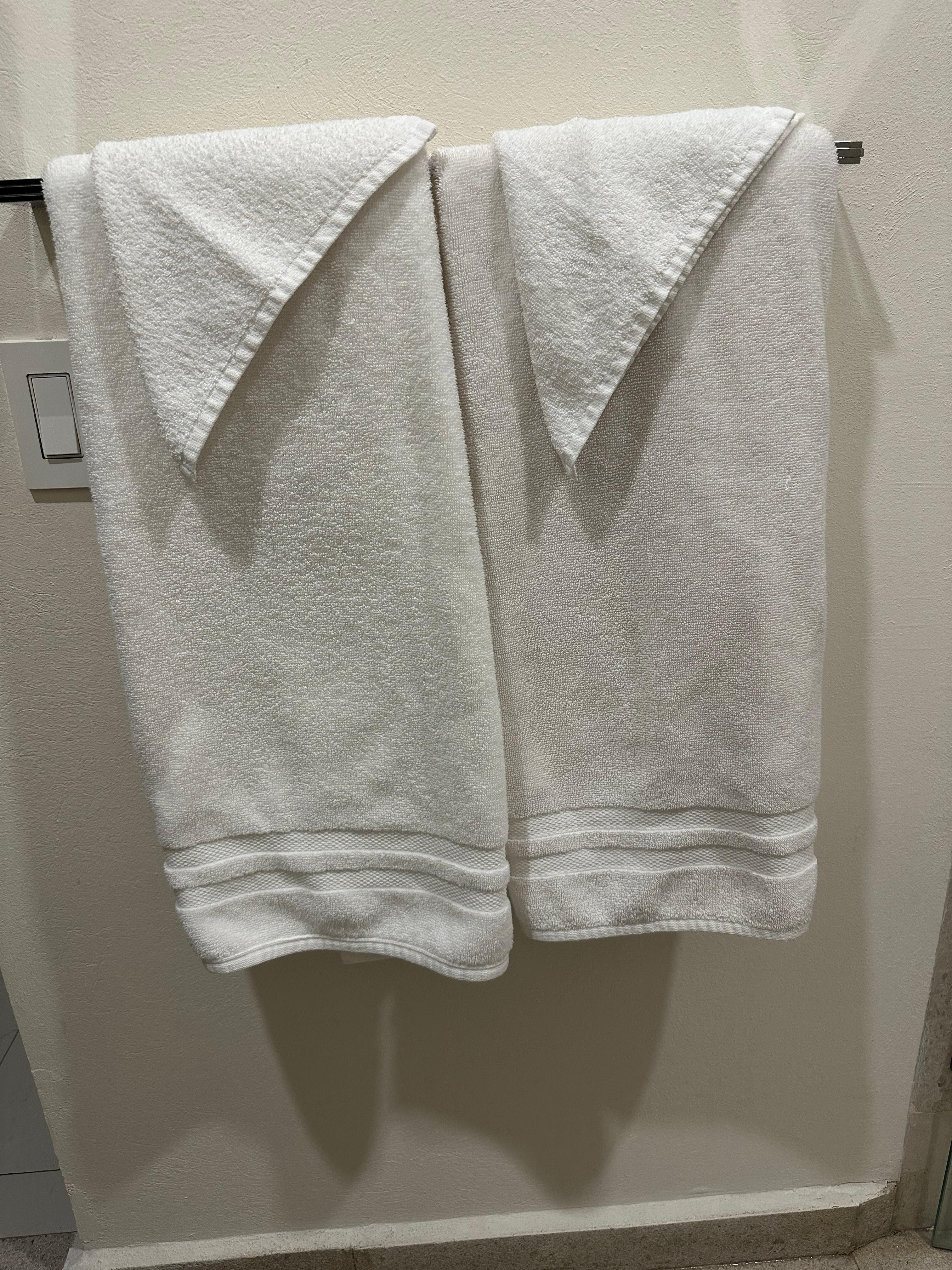 Large towels and wash cloths AFTER 4x WASHING AND BLEACHING 
