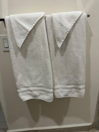 Large towels and wash cloths AFTER 4x WASHING AND BLEACHING