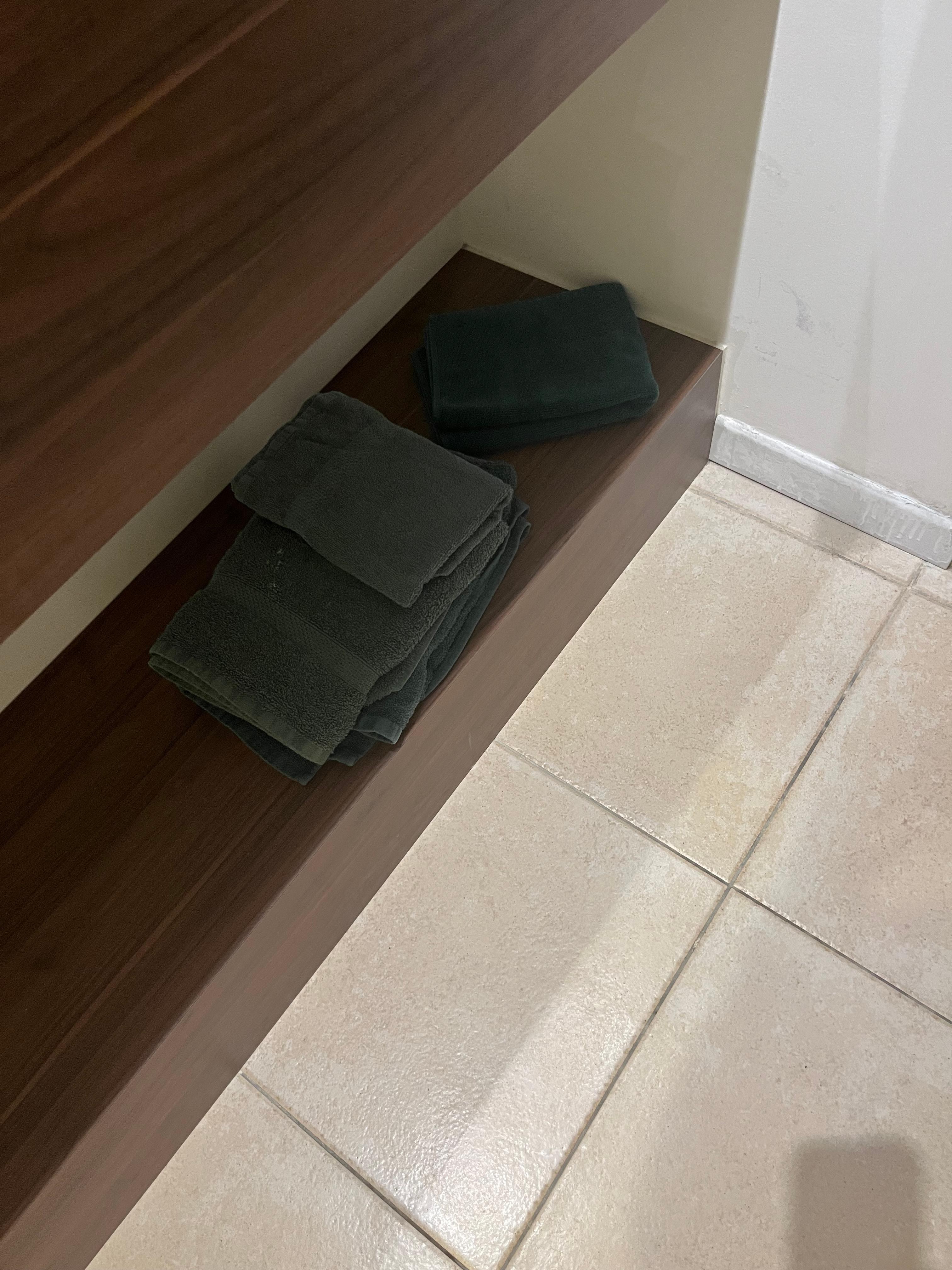 Old green towels not fresh white as advertised