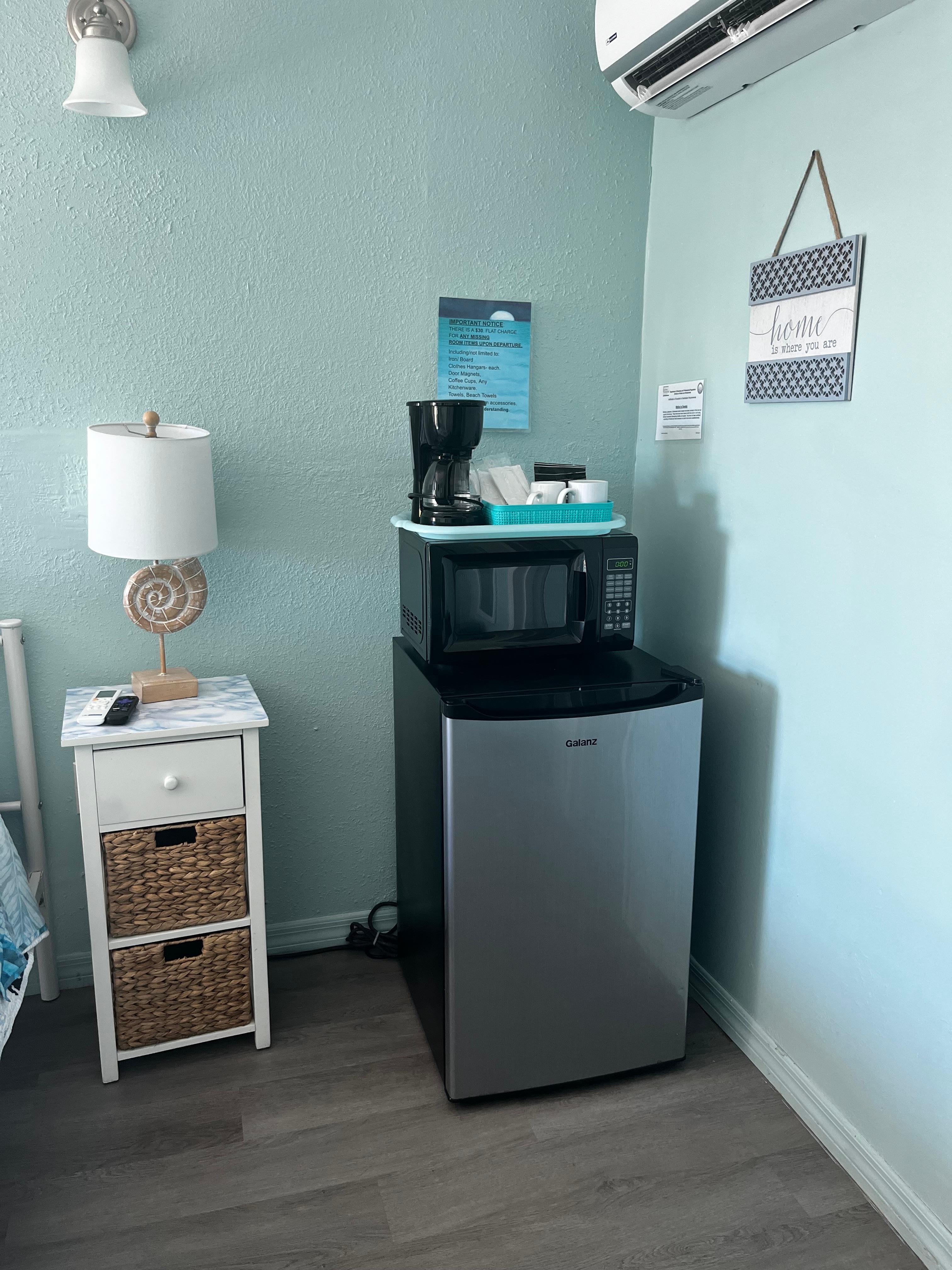 Room 10 - mini refrigerator 