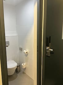 Separat toalett, när man har badkar på rummet