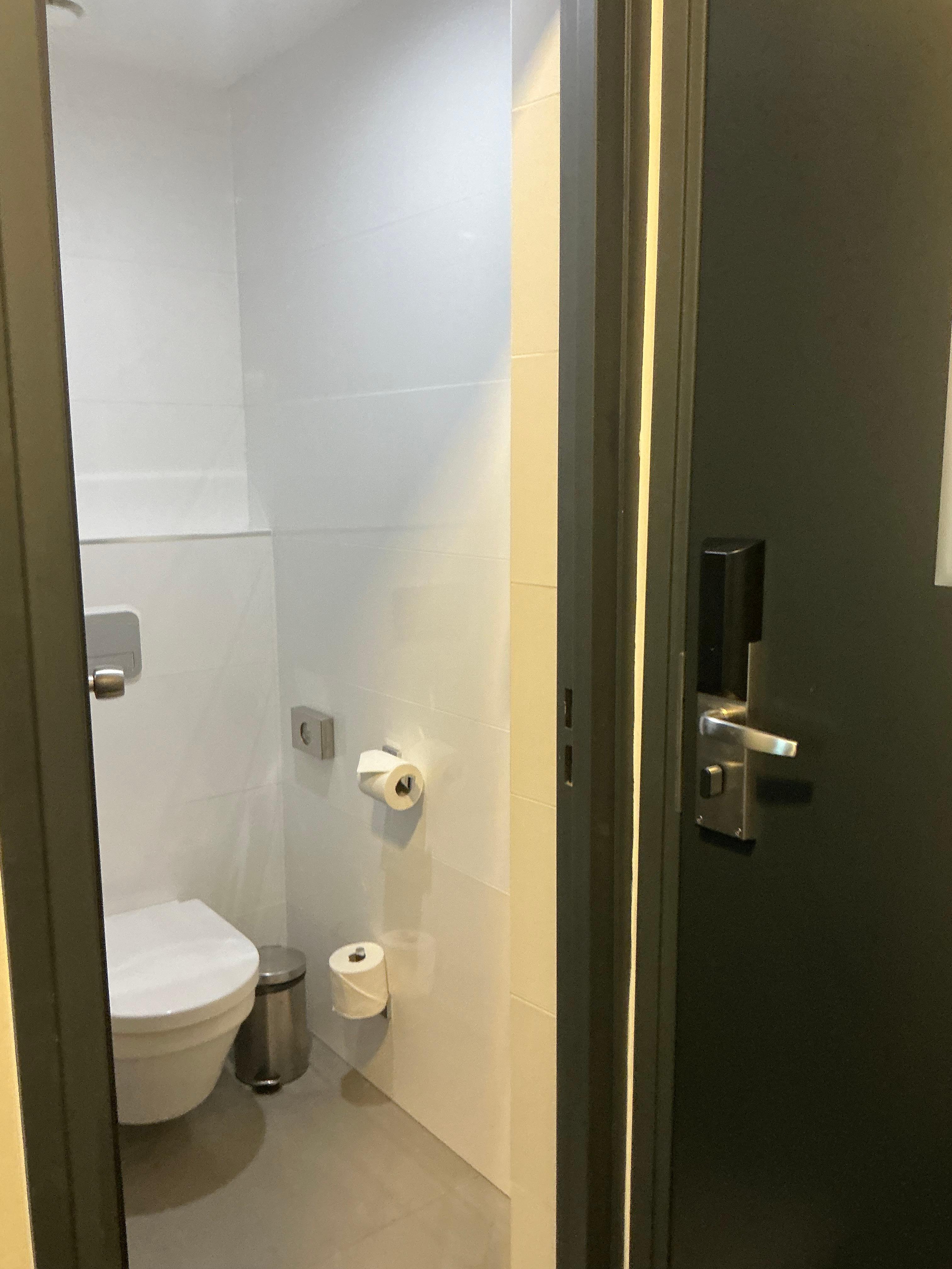 Separat toalett, när man har badkar på rummet