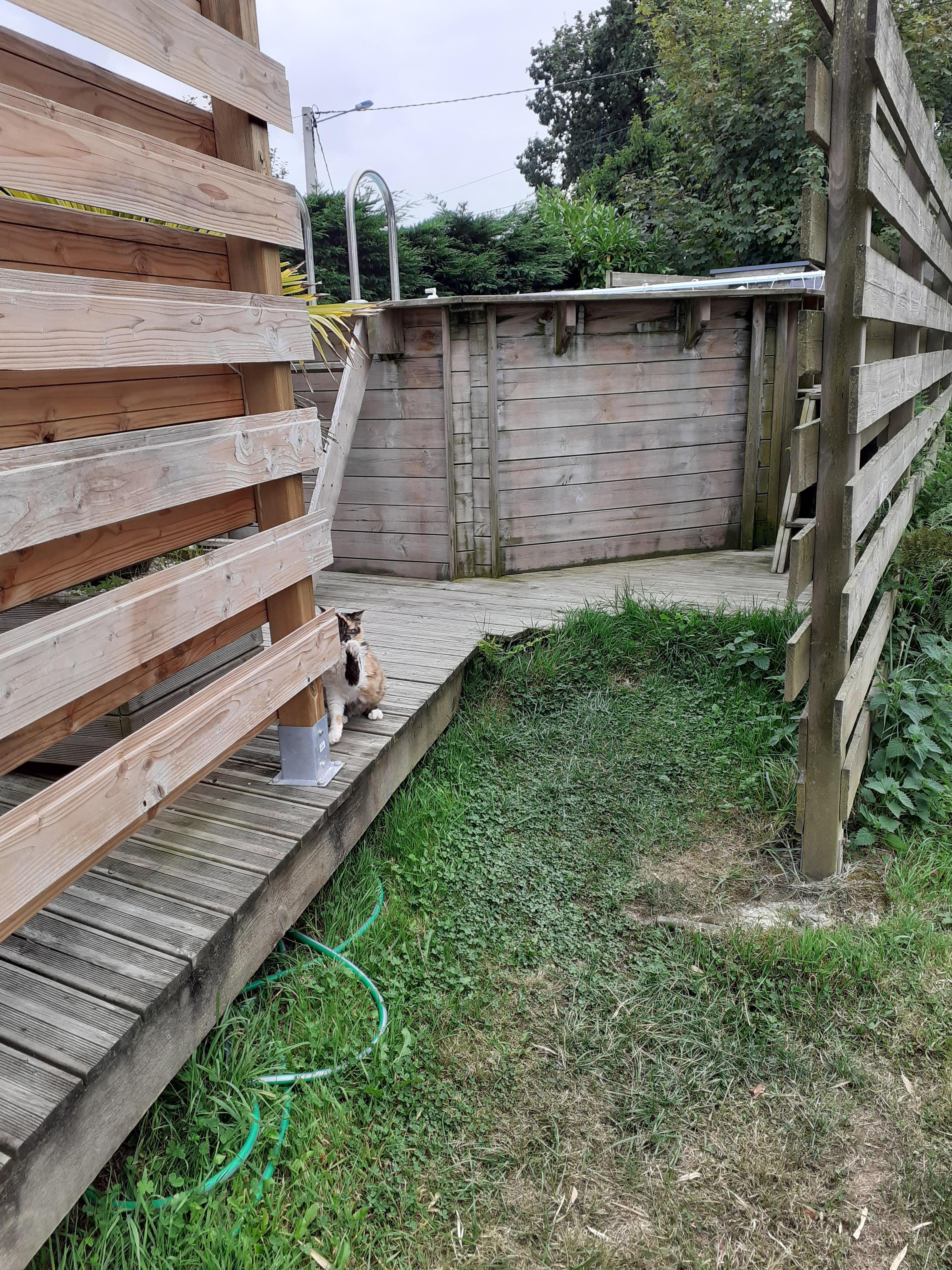 Pas de portail, les véhicules passent : 
vis à vis