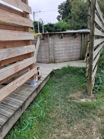 Pas de portail, les véhicules passent : 
vis à vis