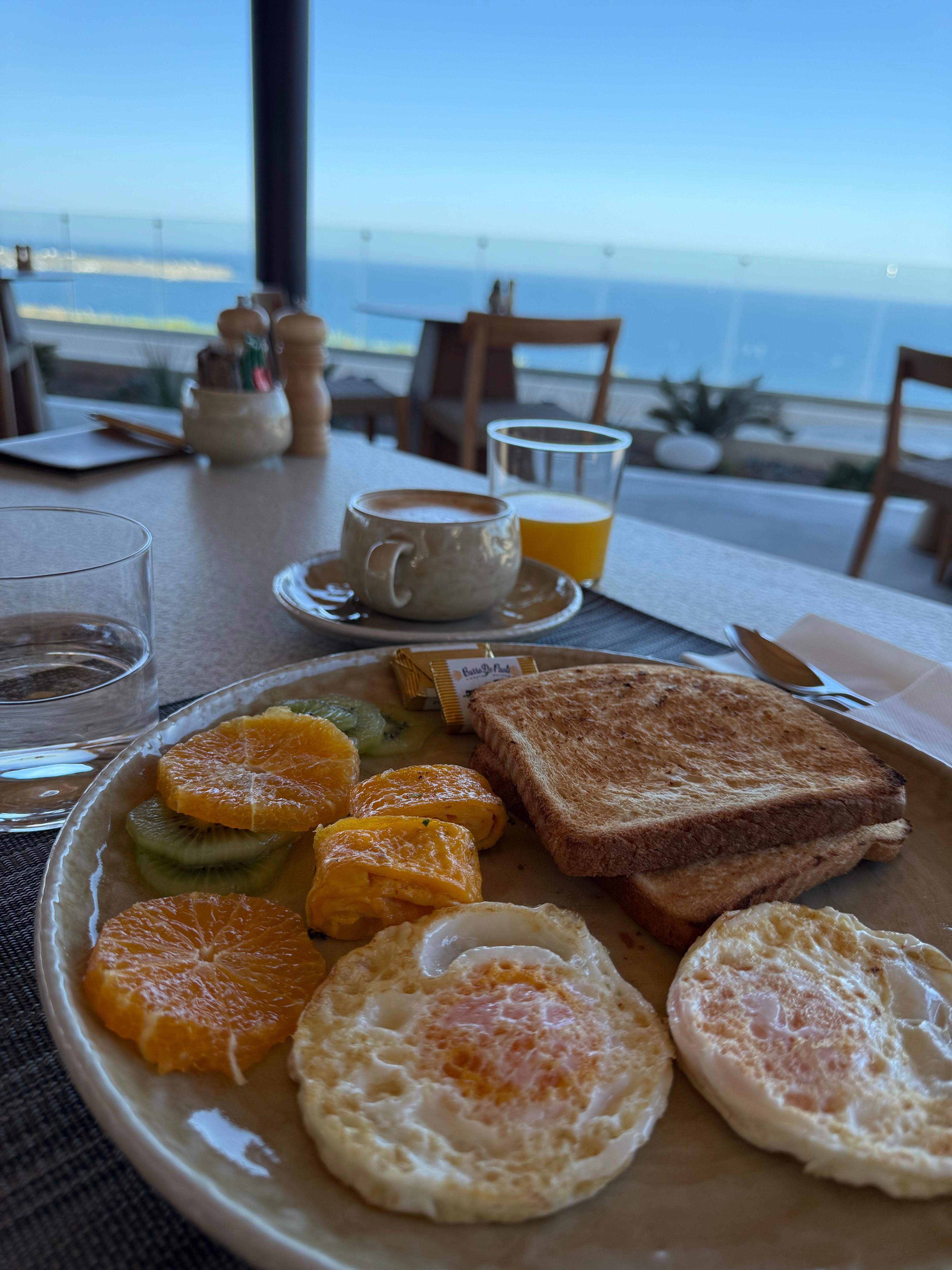 Complimentary breakfast with stunning views! 