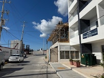 Direkt am Kontainerhafeb