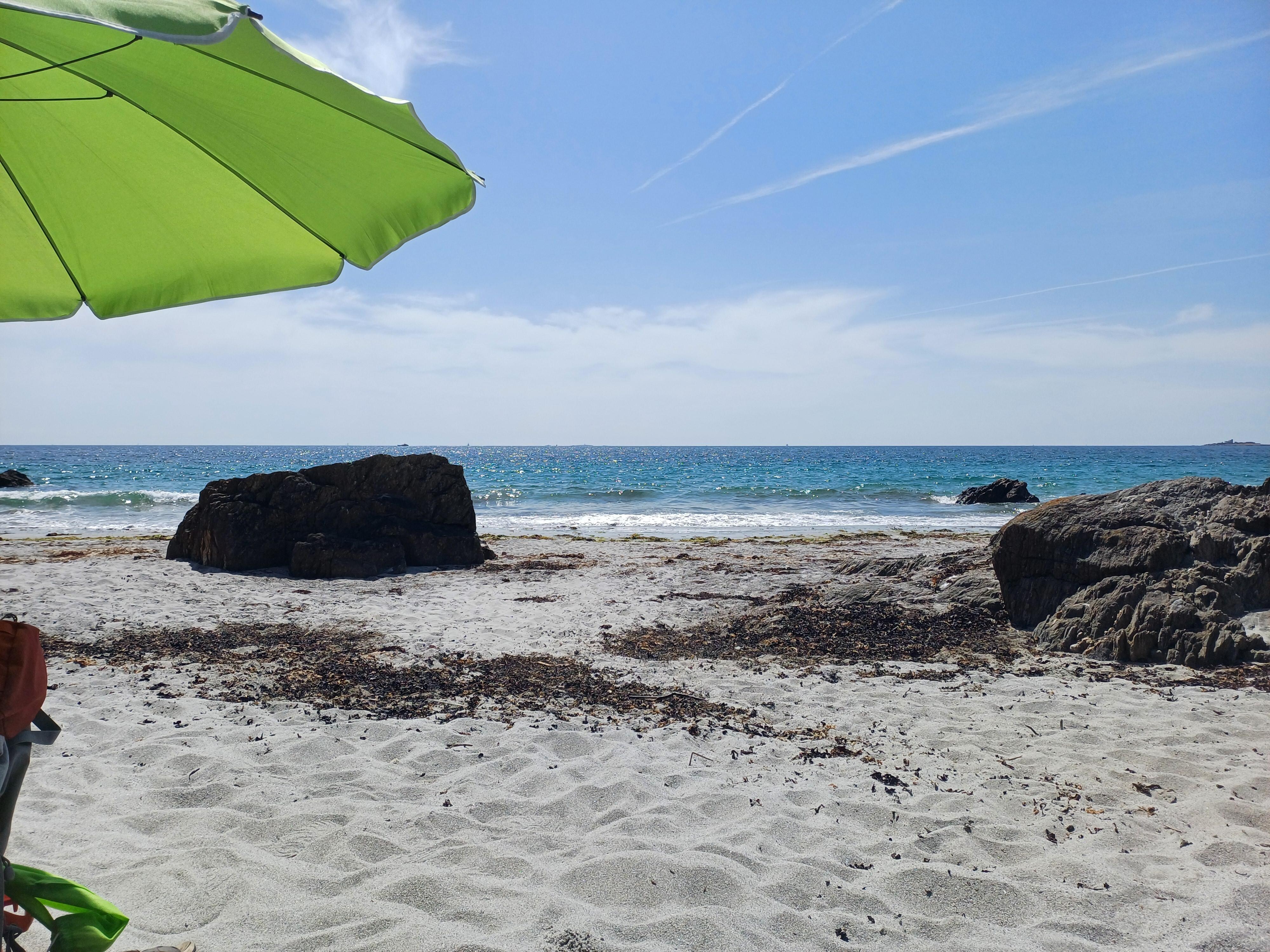 A cove at Raguenes beach