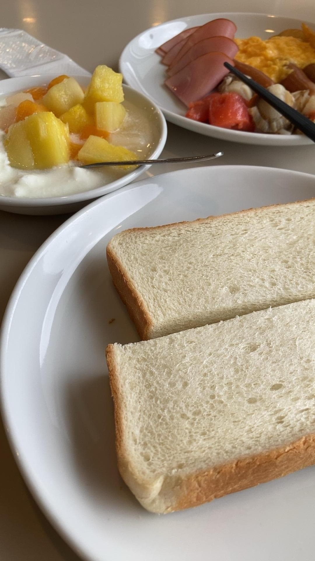朝食バイキング。お粥とかもあった。