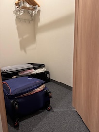 這個可放行李的儲藏間實在太珍貴了