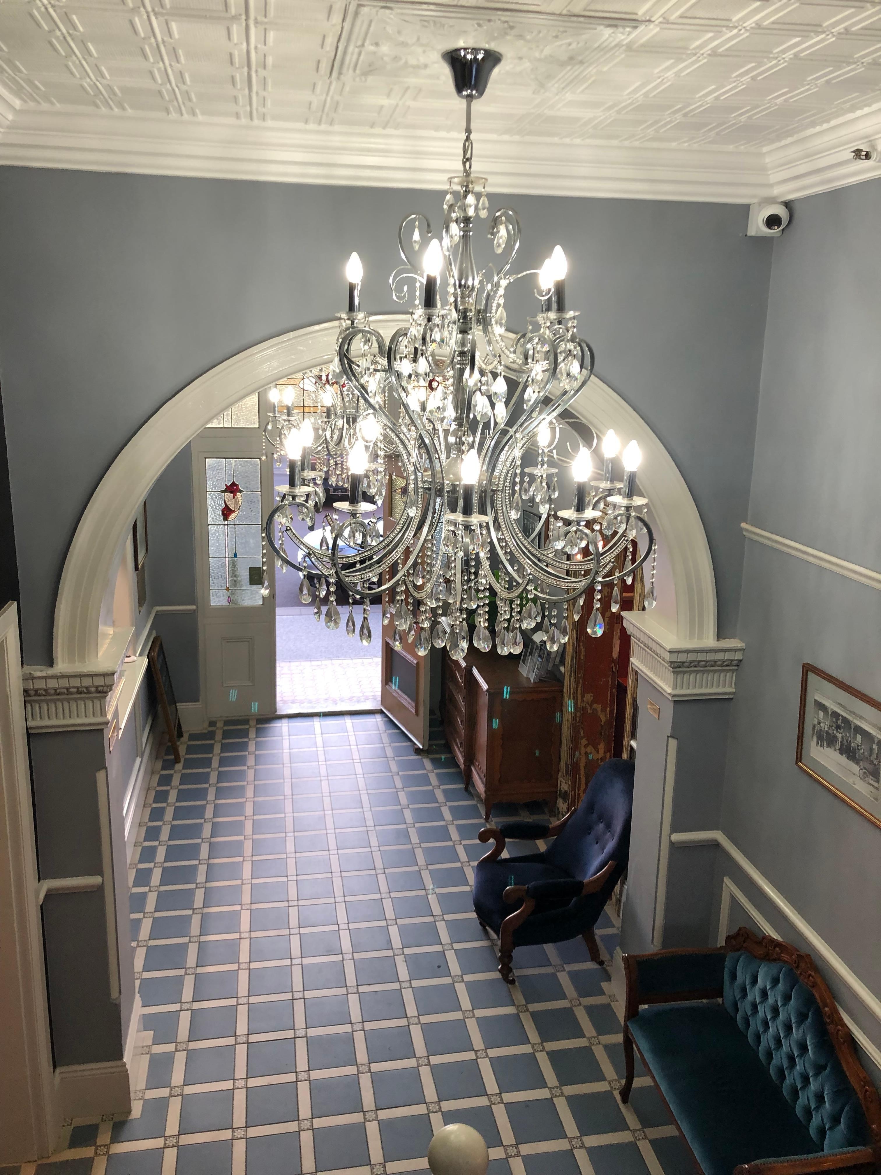 Kristallkronan i entréns trappa 