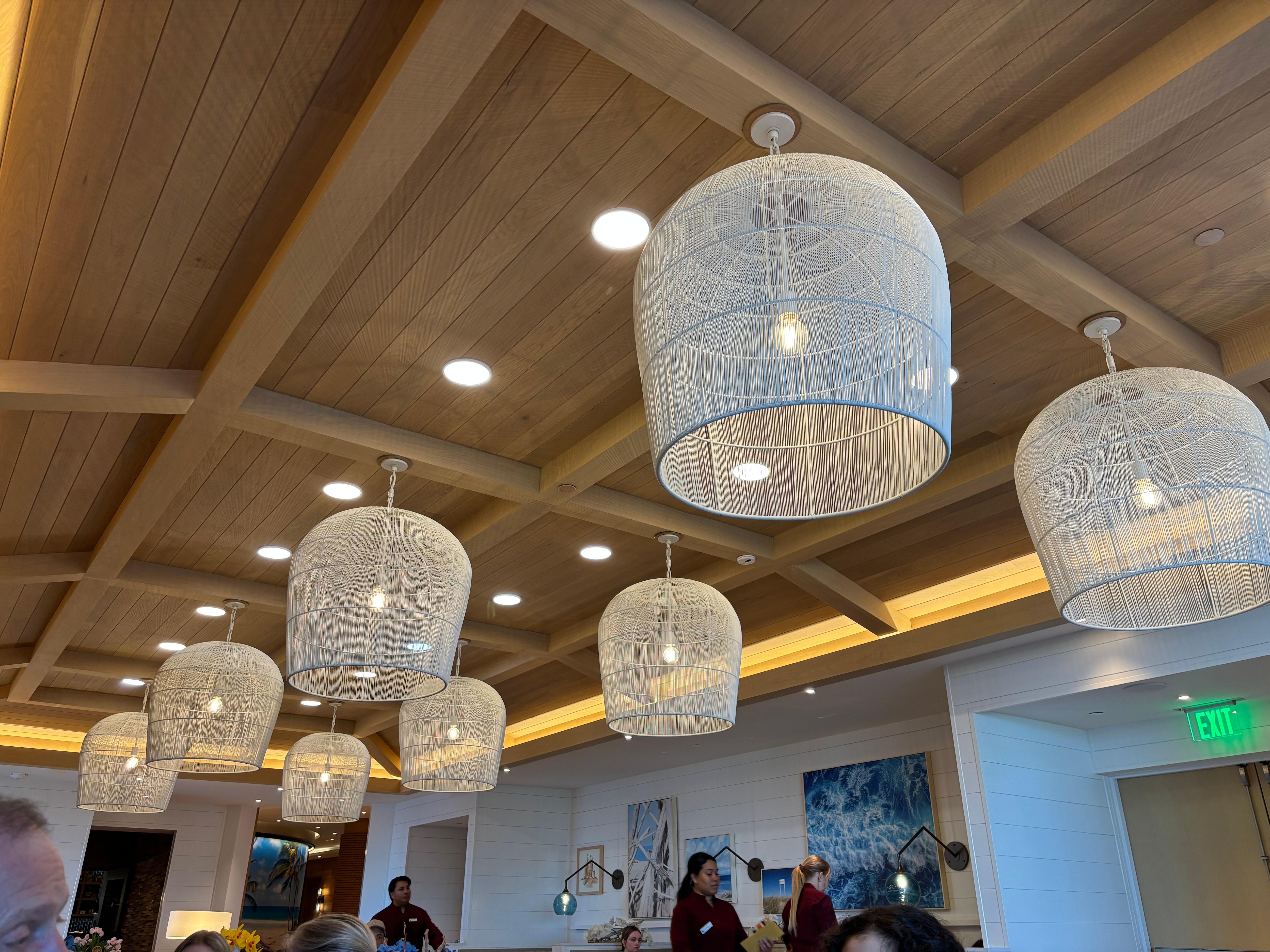 Beautiful lighting in the breakfast restaurant Toadt.