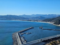 객실에서 바라본 금진항