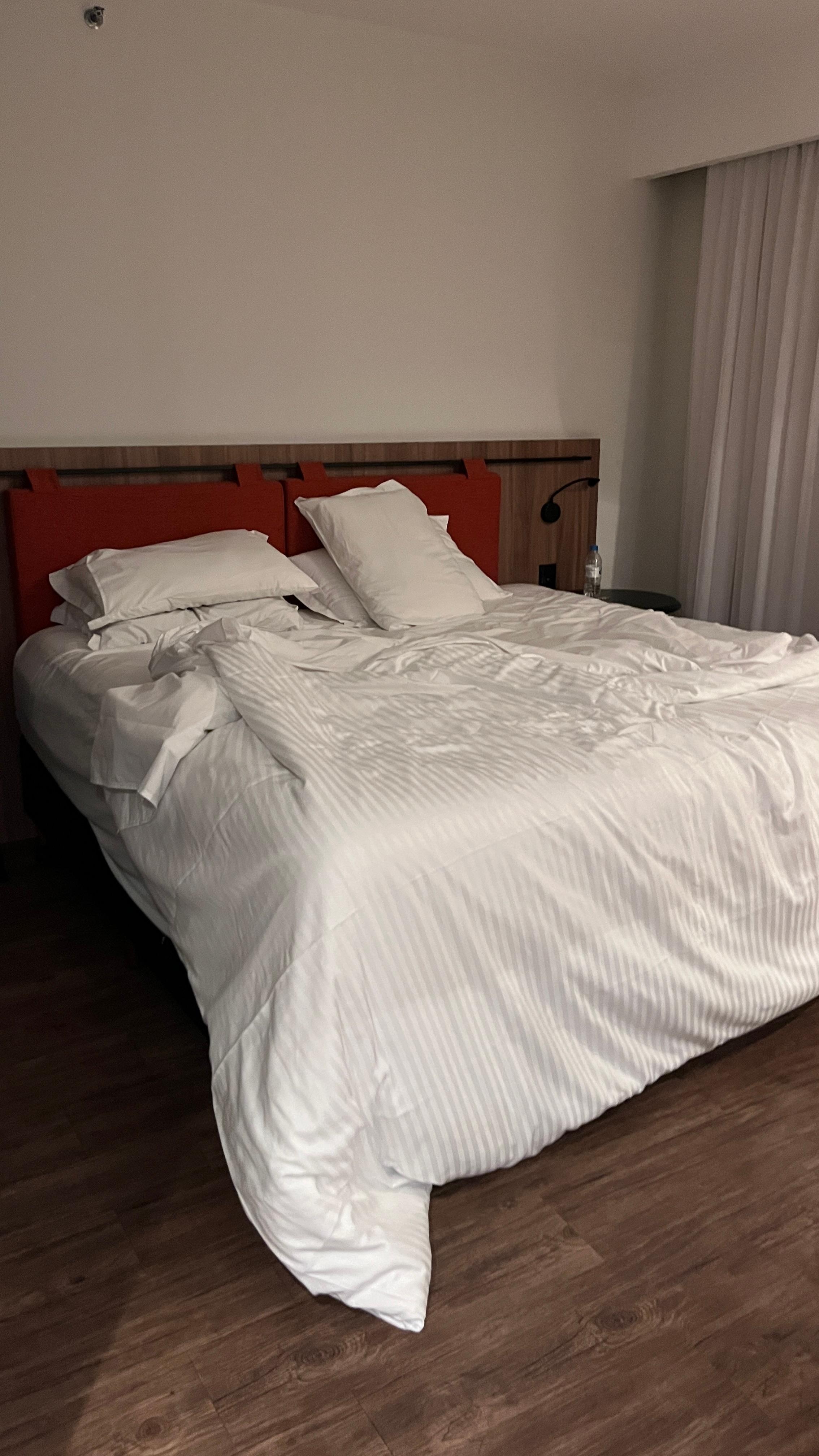 Data de arrumação na casa e quarto.