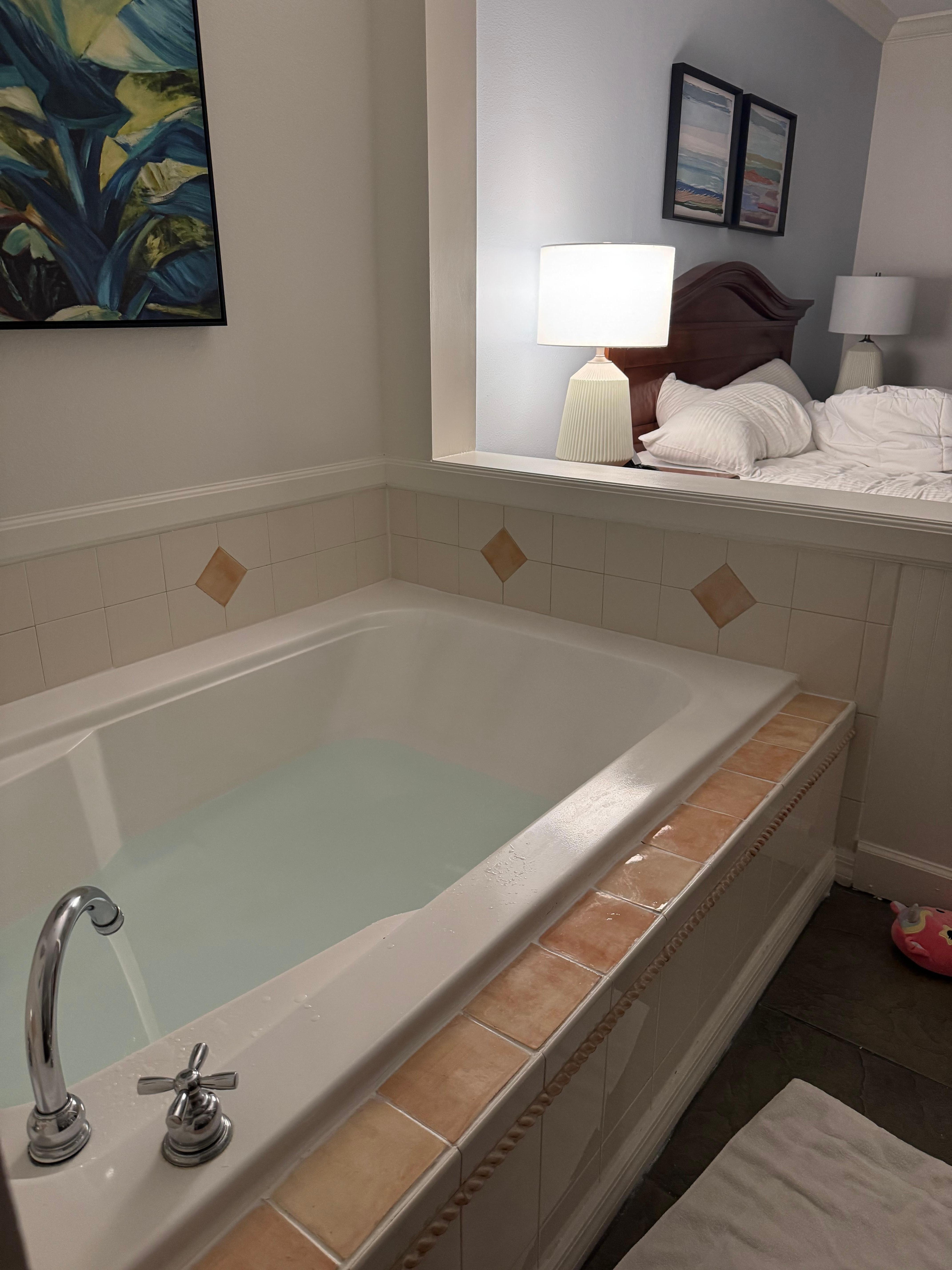 Both master bedrooms had these tubs. 