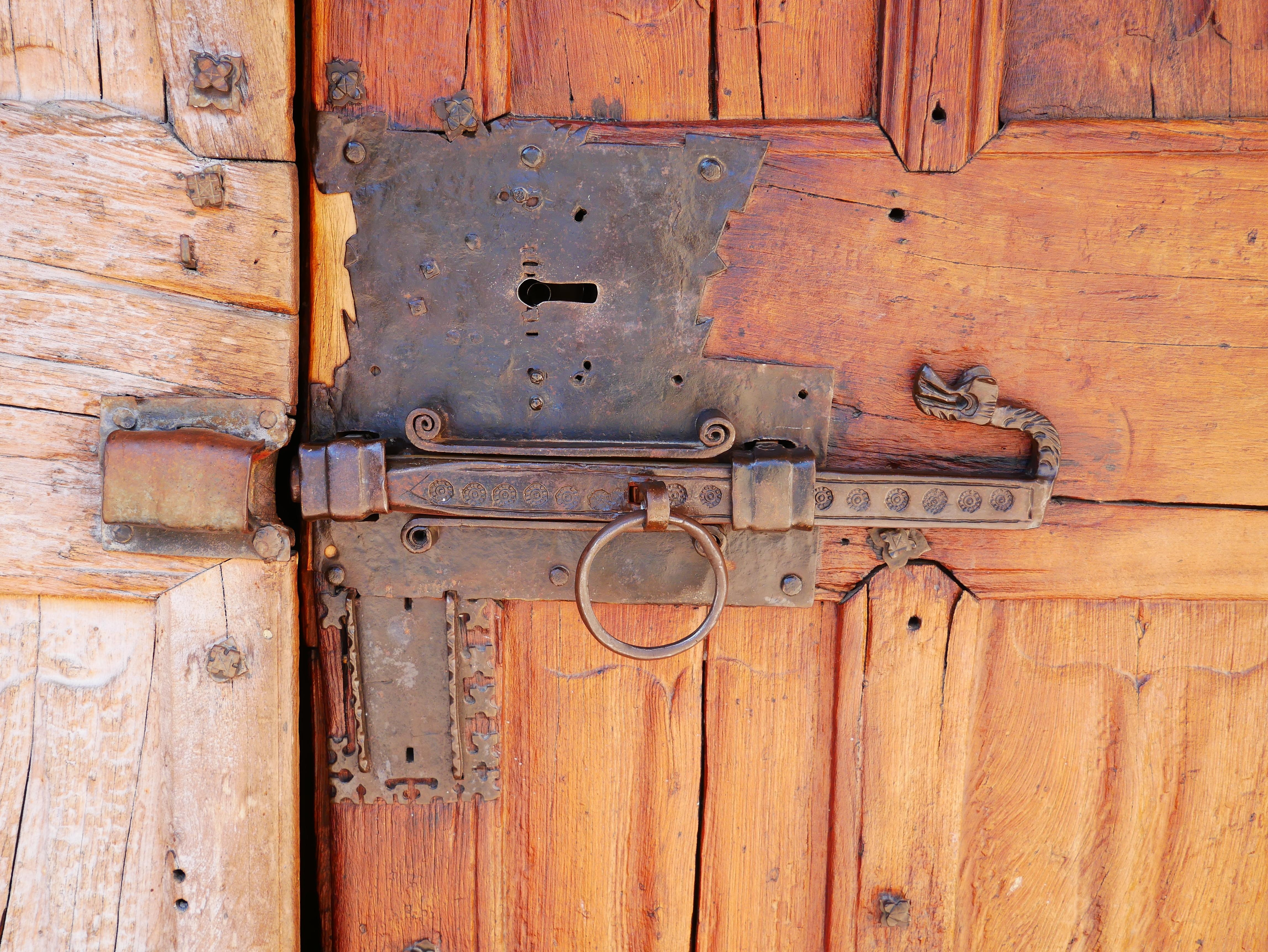 serrure de la porte de l'église