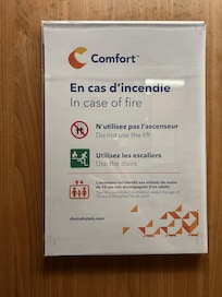 Hôtel Comfort est marqué dans l’ascenseur