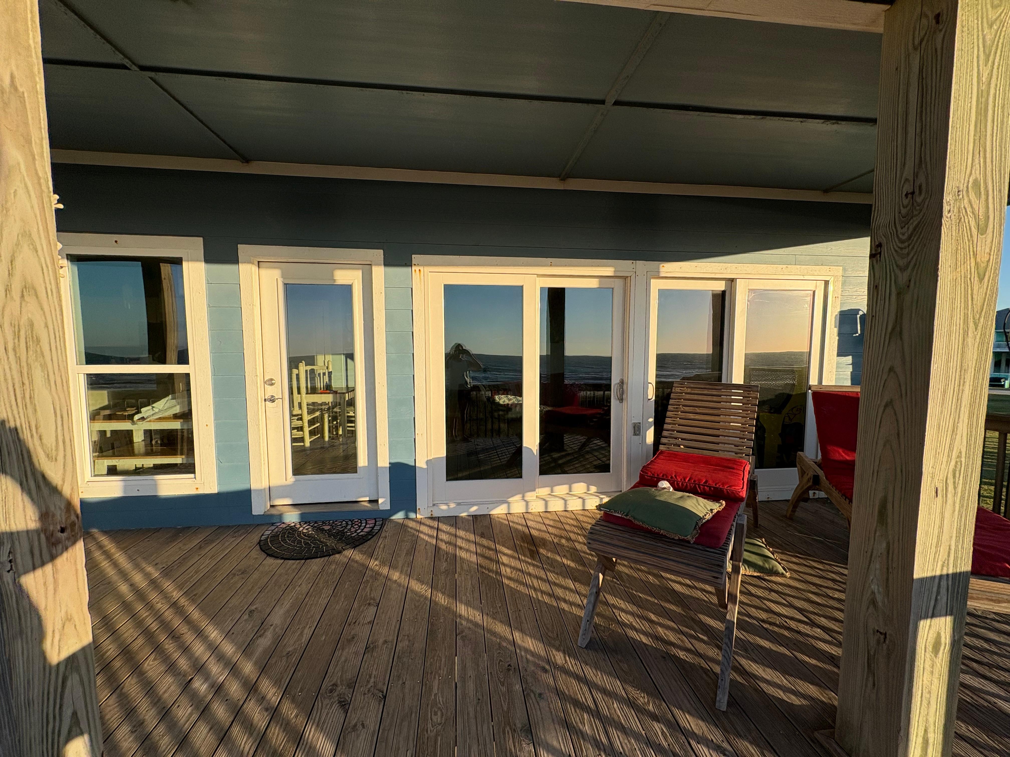 The house was really nice & loved the big windows looking out at the ocean