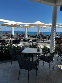 Pool bar