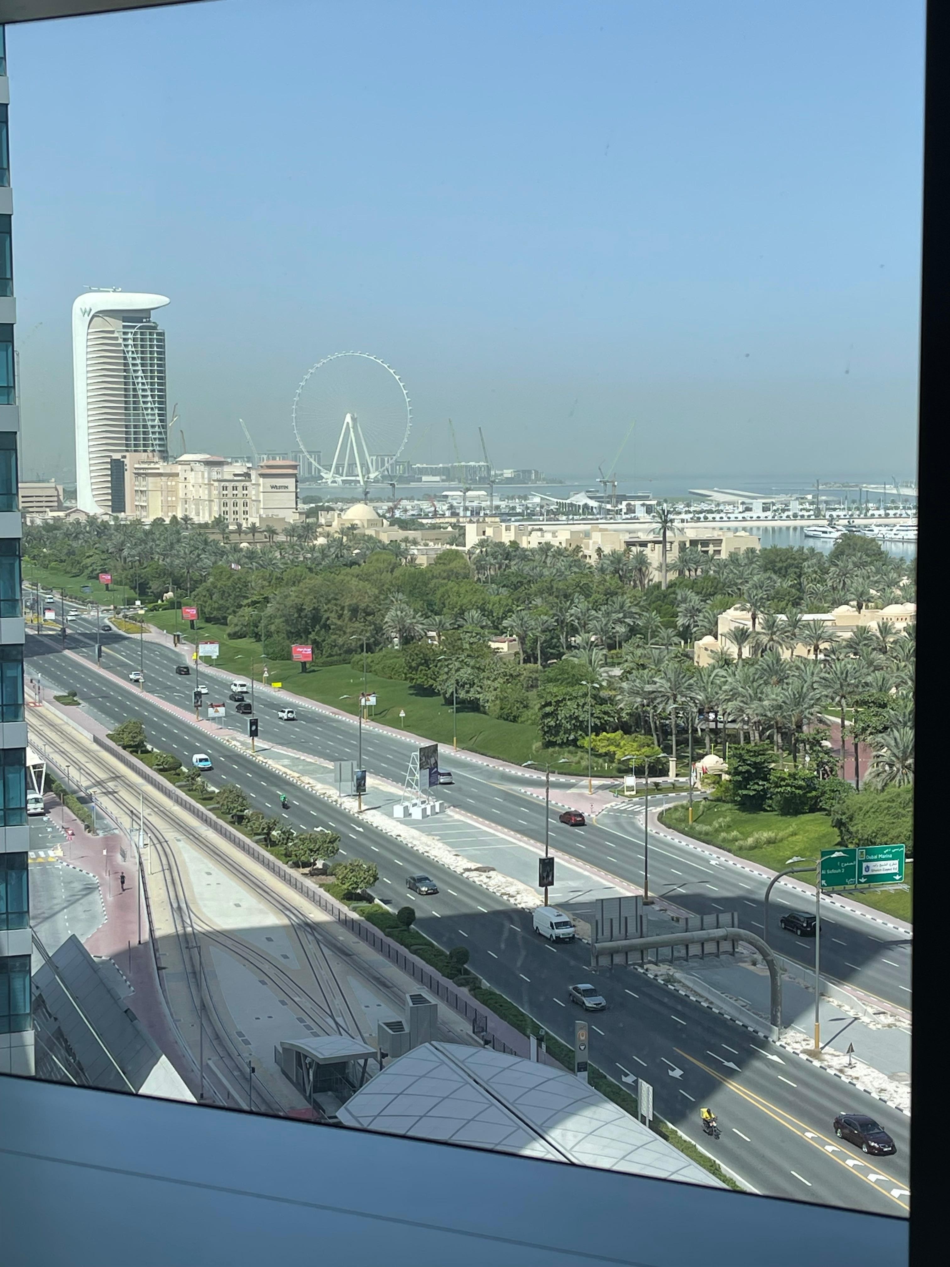 Ausblick Zimmer mit Meerblick und Haltestelle