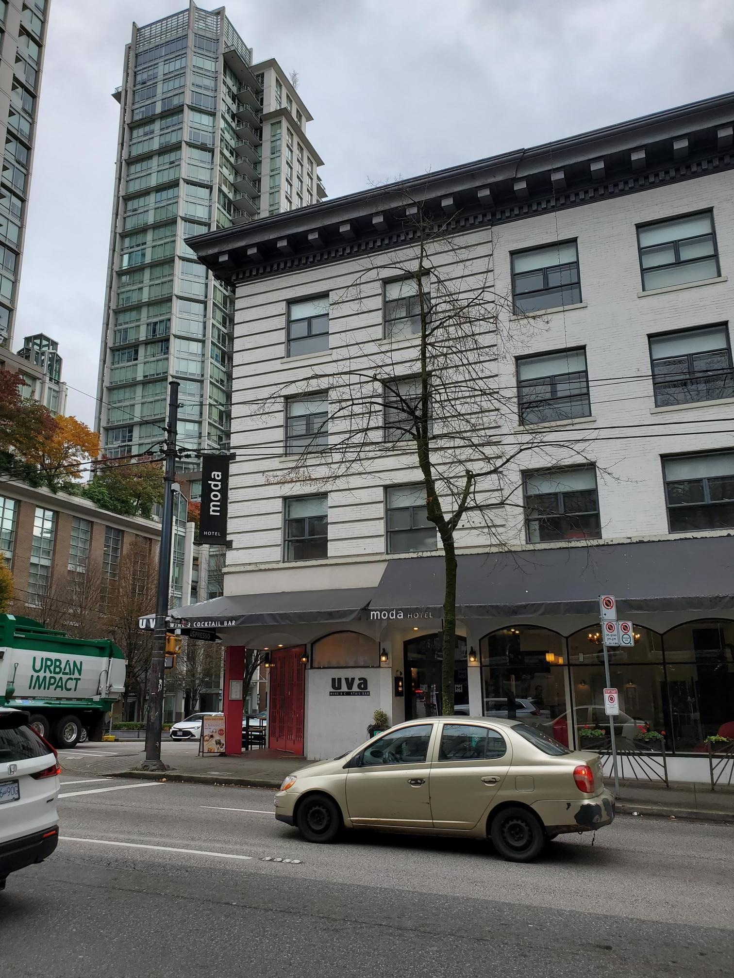 Street view of Moda Hotel.